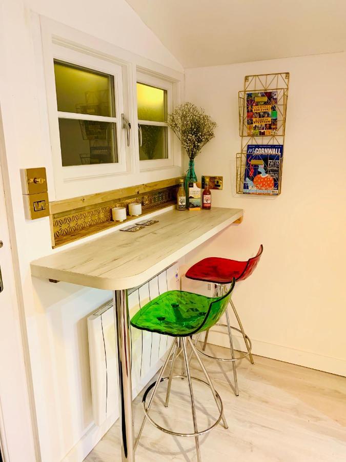 Shine Chalet - Unique & Comfortable Accommodation Redruth Esterno foto