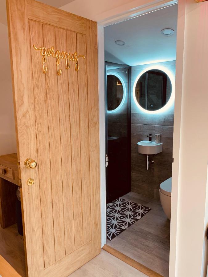 Shine Chalet - Unique & Comfortable Accommodation Redruth Esterno foto